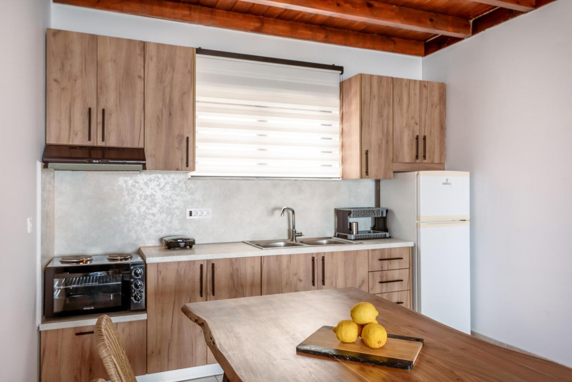 Superb Apartments Kriaras Sea View In Sfakia Hóra Szfakíon Kültér fotó